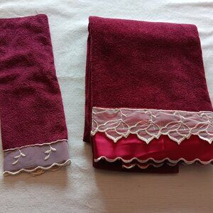 Vintage Towel Set wash cloth rag + bath towel USA made red floral lace trim
